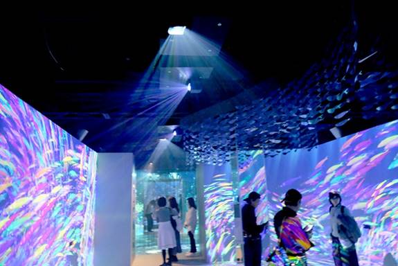 Fujifilm Z5000 projektoriai "OCEAN BY NAKED Deep Sea of Light" skaitmeninėje parodoje